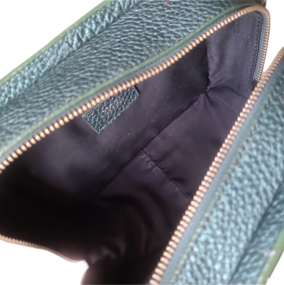 CLOSED | Green Leather Crossbody Passport Bag • Adjustable Strap - Picture 8 of 10